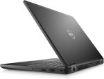 تصویر نمای بسته از لولای نمایشگر لپ‌تاپ Dell Precision 3520 با کیفیت ساخت بالا