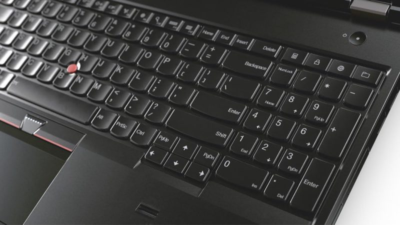 نمای داخلی لپ‌تاپ ThinkPad L570 با کیبورد و تاچ‌پد