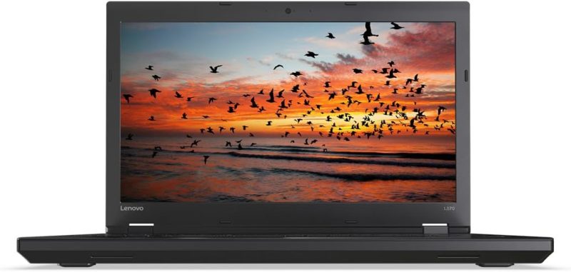نمای روبروی لپ‌تاپ Lenovo ThinkPad L570 روی میز کار با صفحه روشن