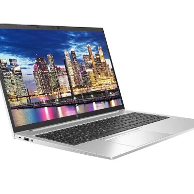 تصویر کیبورد و تاچ‌پد: نمای نزدیک از کیبورد مشکی لپ تاپ HP EliteBook 850 G8 با تاچ‌پد بزرگ و حسگر اثر انگشت، طراحی ارگونومیک.