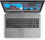 تصویر لپ تاپ در حال اجرای یک نرم‌افزار سنگین (مثل AutoCAD)